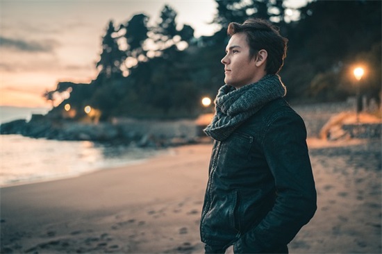 废寝忘食的近义词是什么