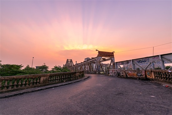 我本将心照明月，奈何明月照沟渠。谁是你的明月？