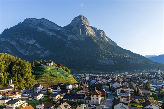 爸爸姓曾妈妈姓余取名男孩，爸姓曾妈姓余男孩