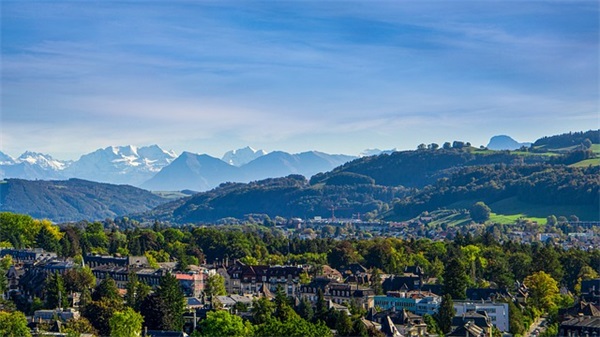 2025楚辞有典故的男孩名字