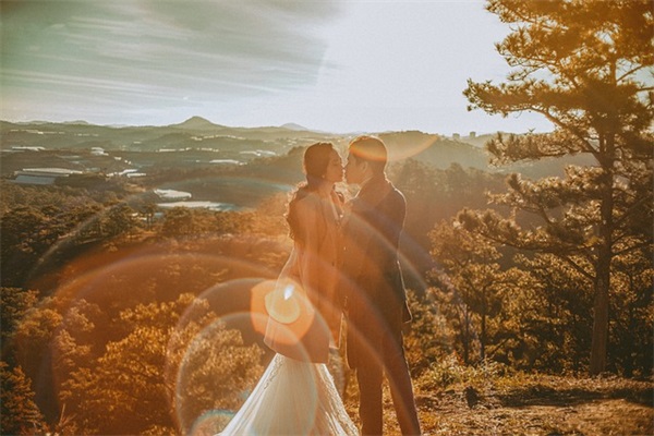 关于乐于助人的英语名言